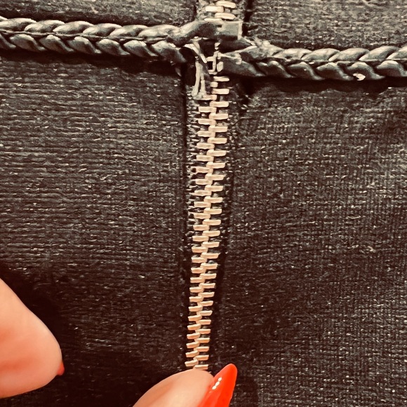 Sexy little black skirt - Picture 5 of 6